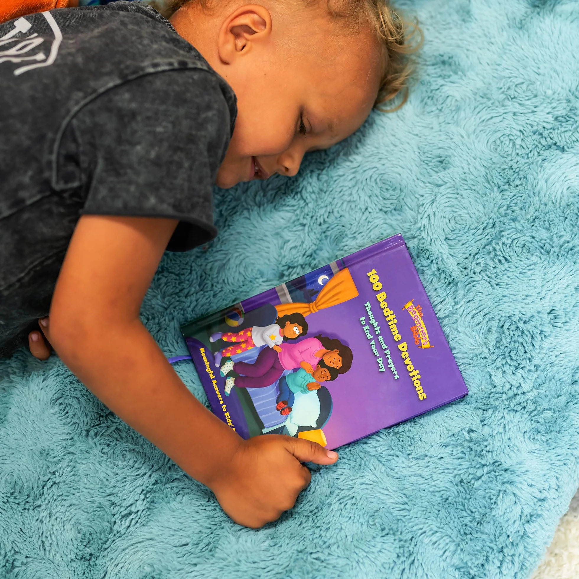 The Beginner's Bible 100 Bedtime Devotions: Thoughts and Prayers to End Your Day