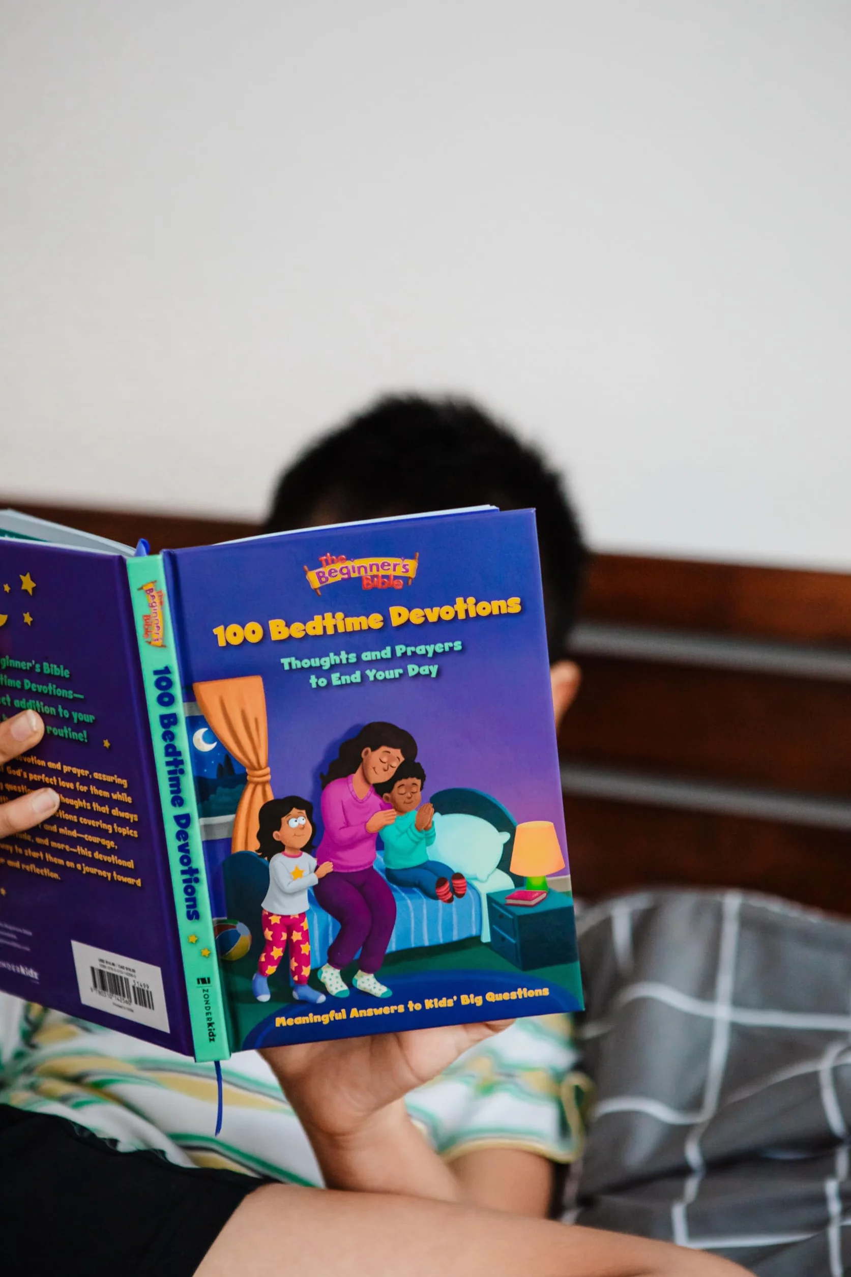The Beginner's Bible 100 Bedtime Devotions: Thoughts and Prayers to End Your Day