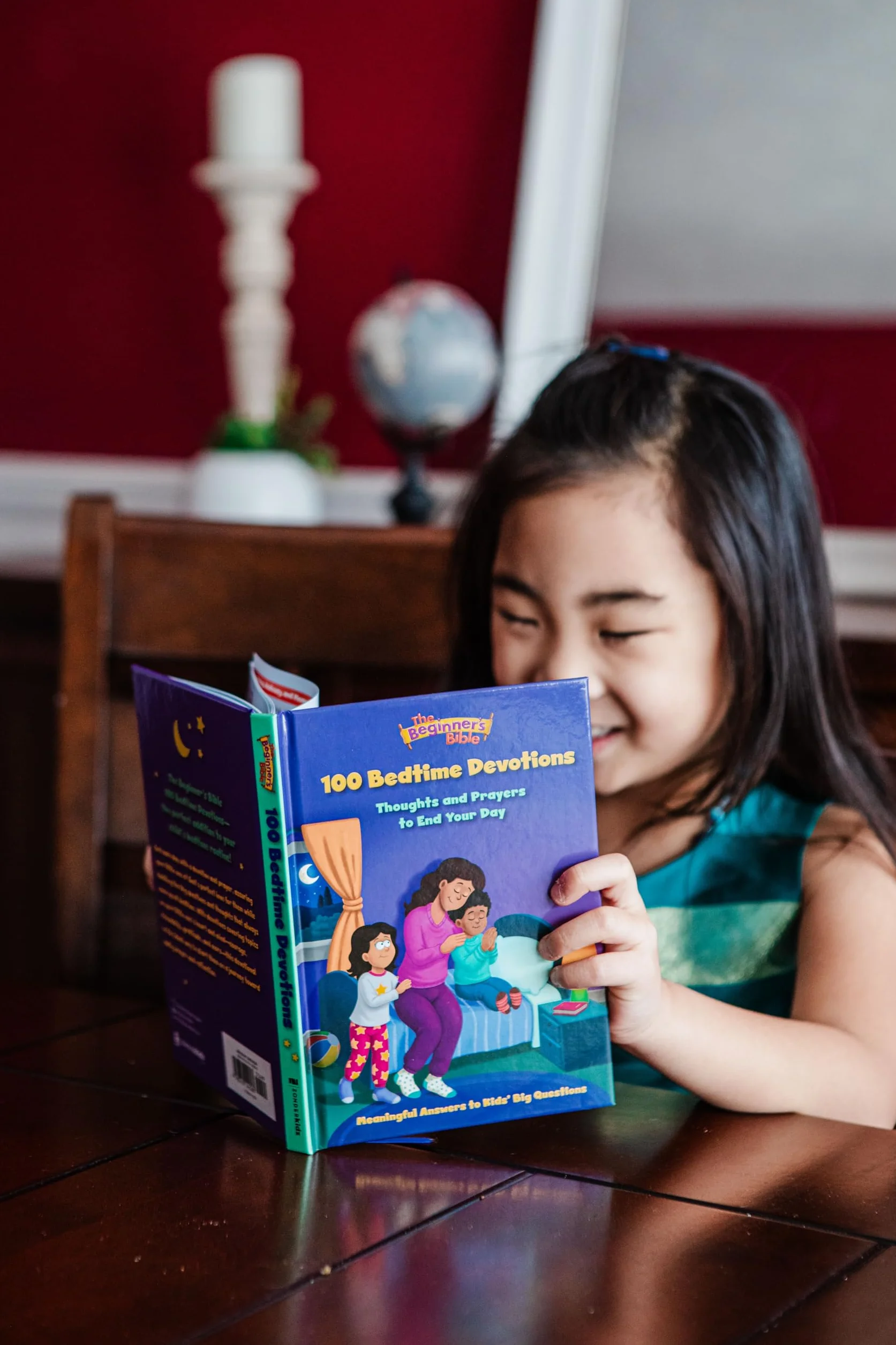 The Beginner's Bible 100 Bedtime Devotions: Thoughts and Prayers to End Your Day