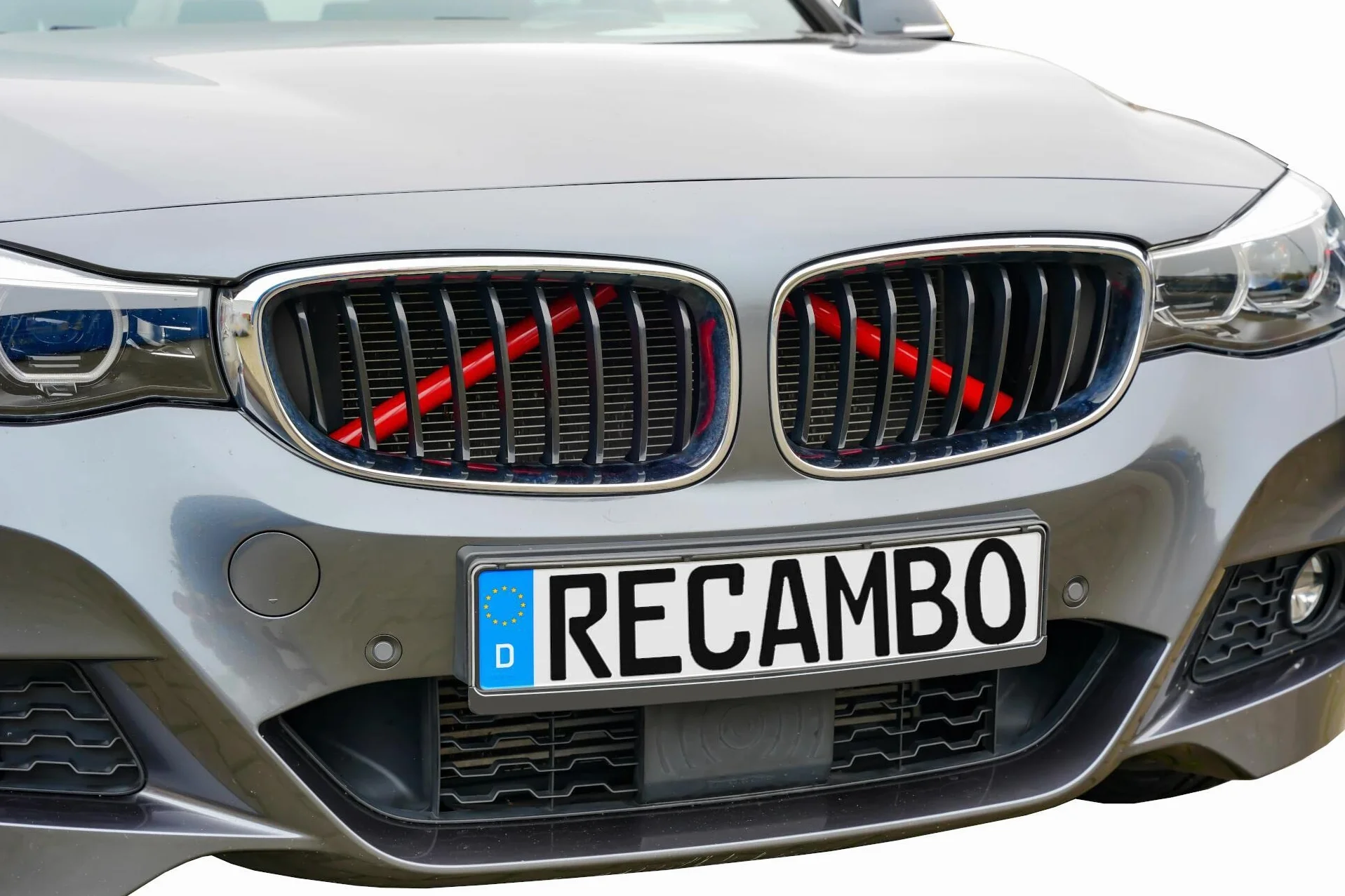 RECAMBO Wk?ad ch?odnicy do grilla, listwa ozdobna, paski do grilla w kszta?cie litery V, kompatybilny z BMW serii 5 X3 G01 X4 G02 X5 G05 X6 G06 X7 G07, czerwony