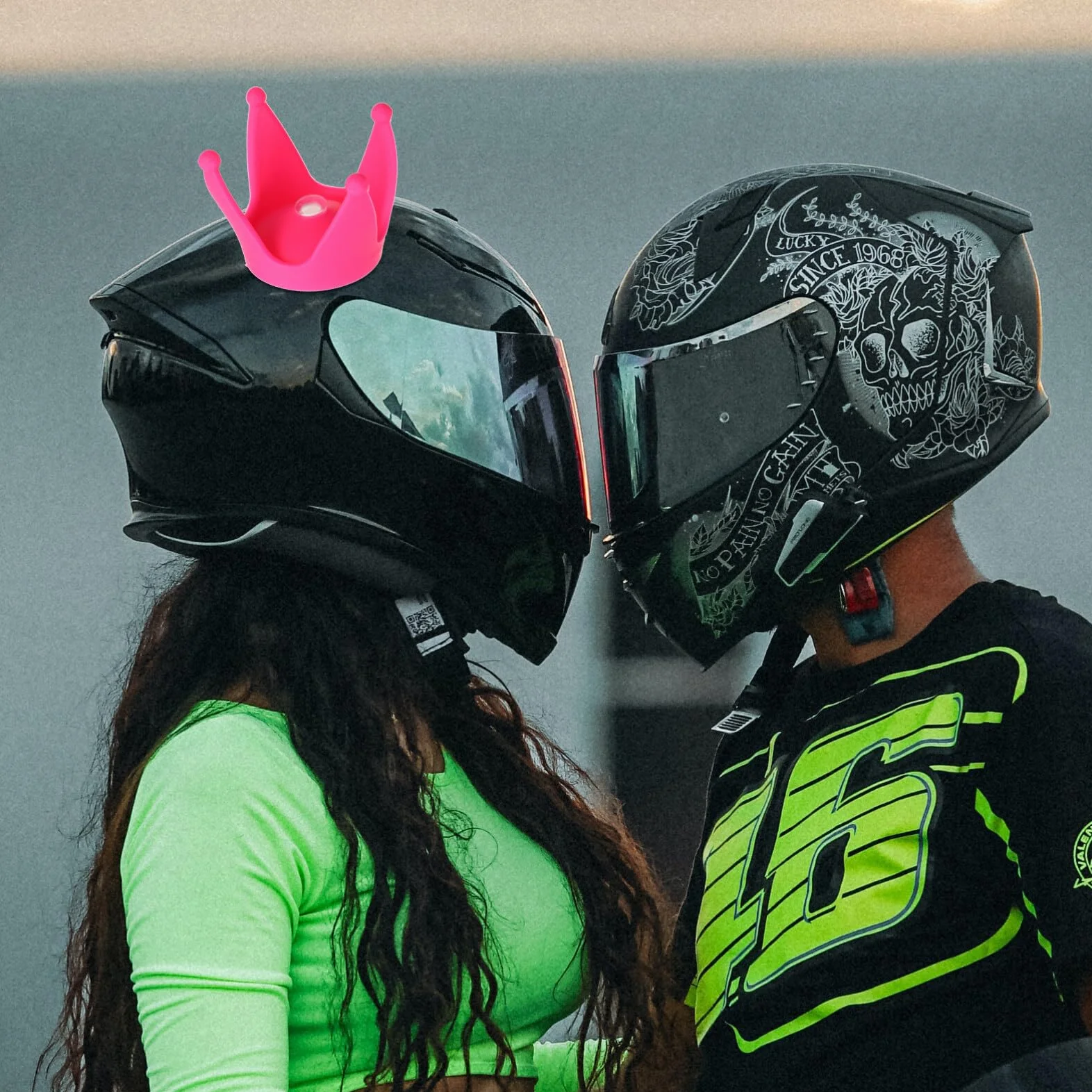 SOLUSTRE 1kawałek Sztuka Ozdoba Motocyklowy Kształcie Korony z Przyssawką Różowa Trwała i Elastyczna Dekoracja Do Kasku Motocyklowego Idealna Dla Przyjaciół