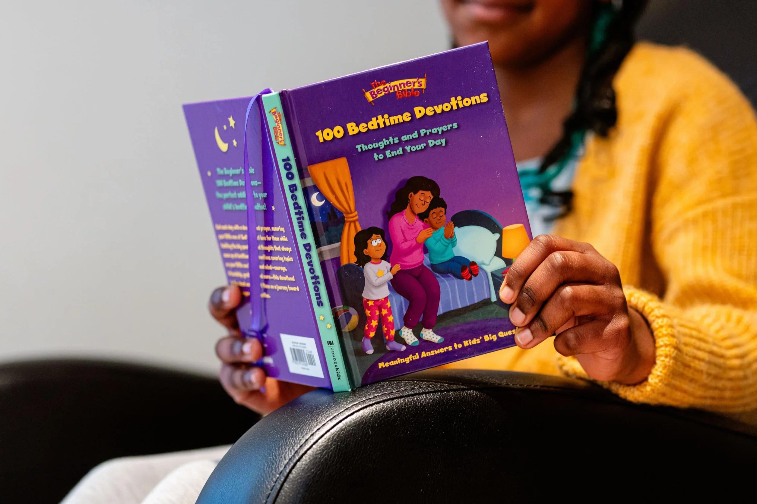The Beginner's Bible 100 Bedtime Devotions: Thoughts and Prayers to End Your Day