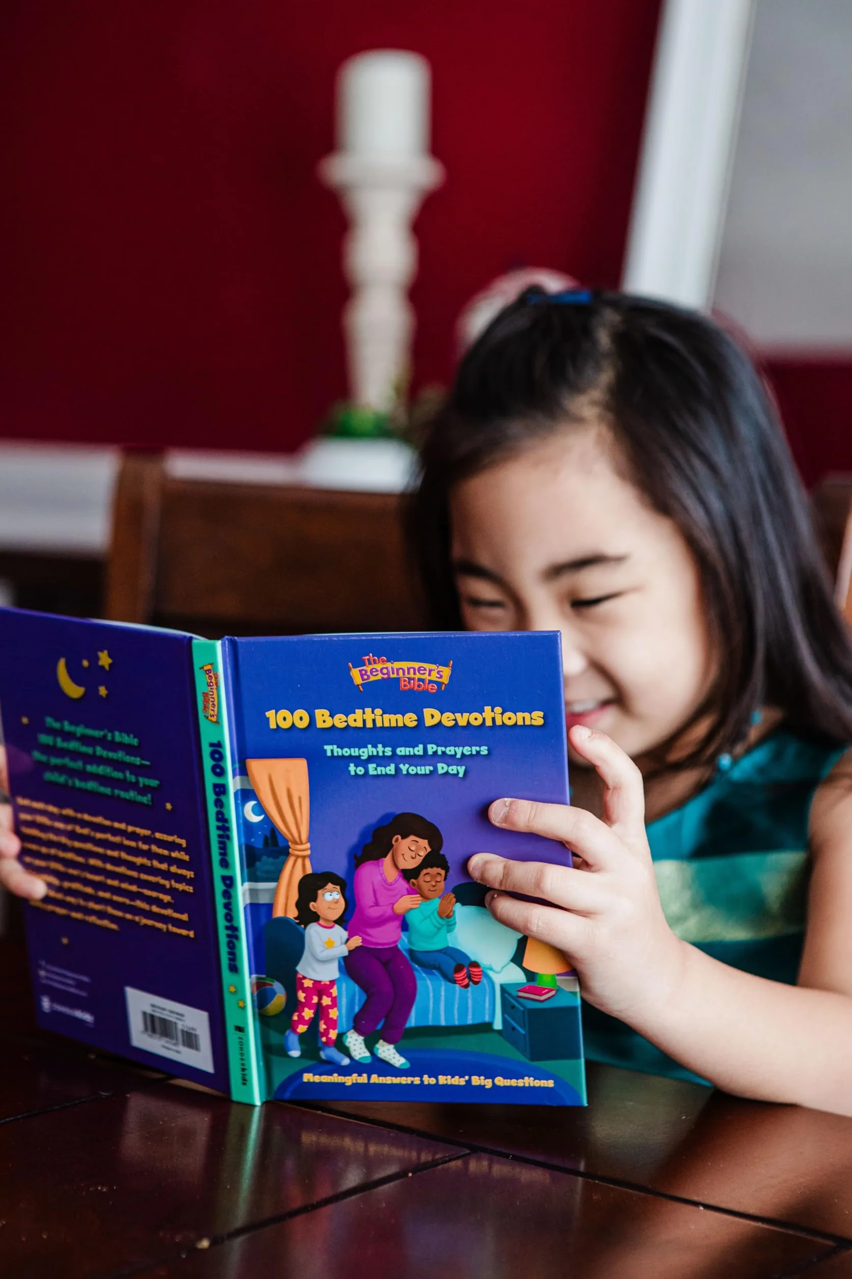 The Beginner's Bible 100 Bedtime Devotions: Thoughts and Prayers to End Your Day