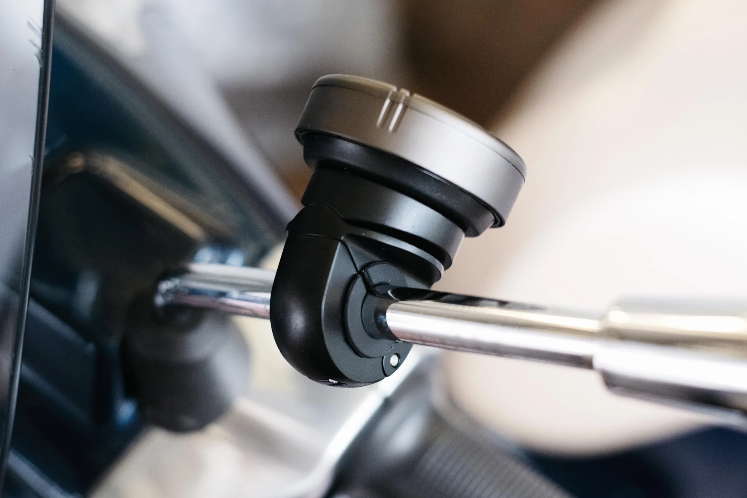 Beeline Moto II Mocowanie lusterka i poprzeczki, regulowany zacisk do motocykli i poprzeczek, trwała metalowa konstrukcja zapewnia bezpieczne dopasowanie do drążków 10–16 mm, kompatybilny z Moto II