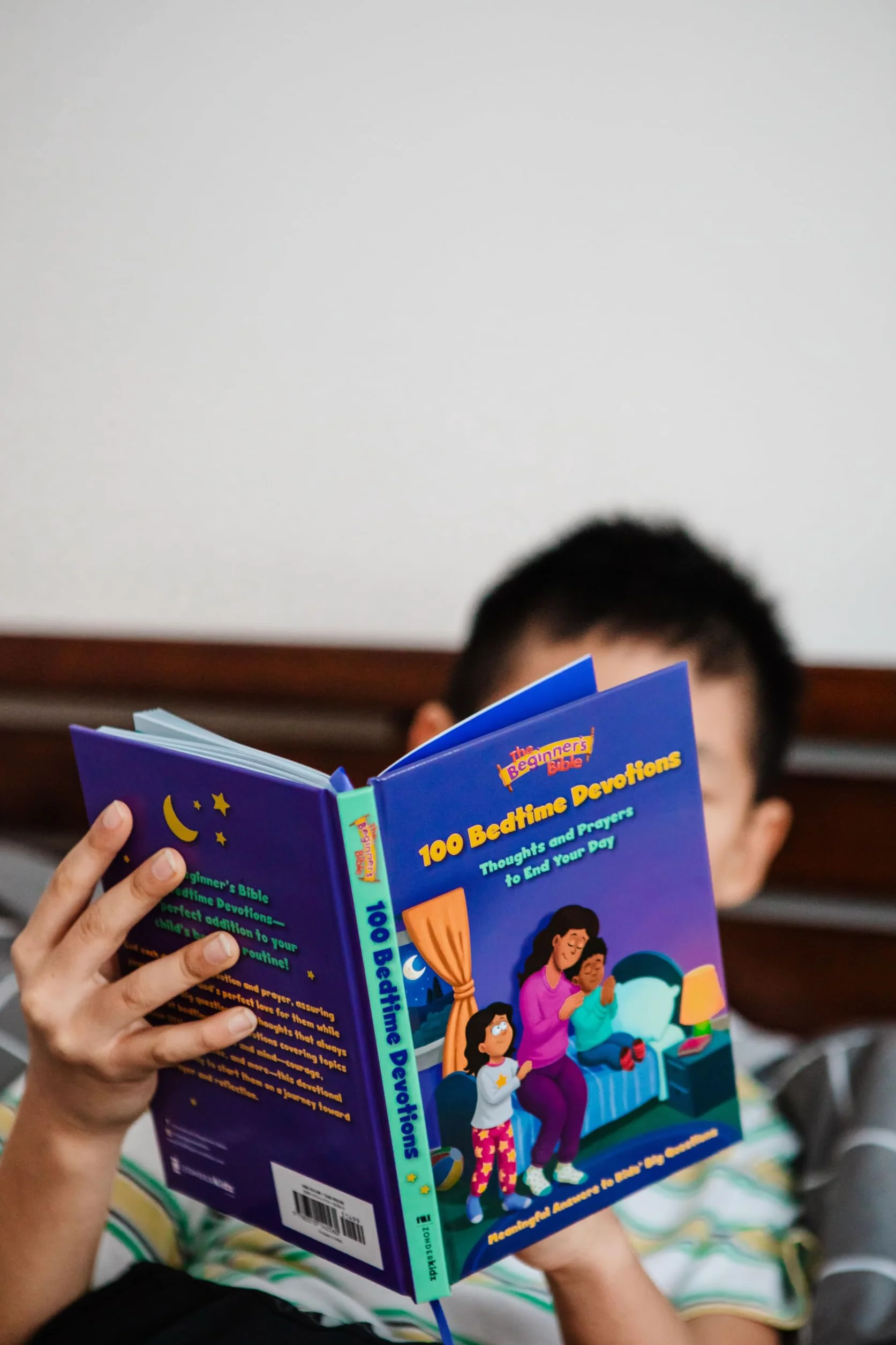 The Beginner's Bible 100 Bedtime Devotions: Thoughts and Prayers to End Your Day