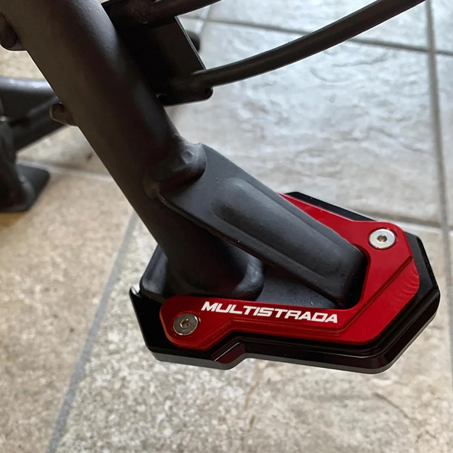 Pasuje do DUCATI Multistrada V2 V4 S 2023 2024 Multistrada V4S V2S 2022 Motocykl Podpórka Stopki Wsparcie Stojak Boczny Przedłużacz Pad (czerwony)