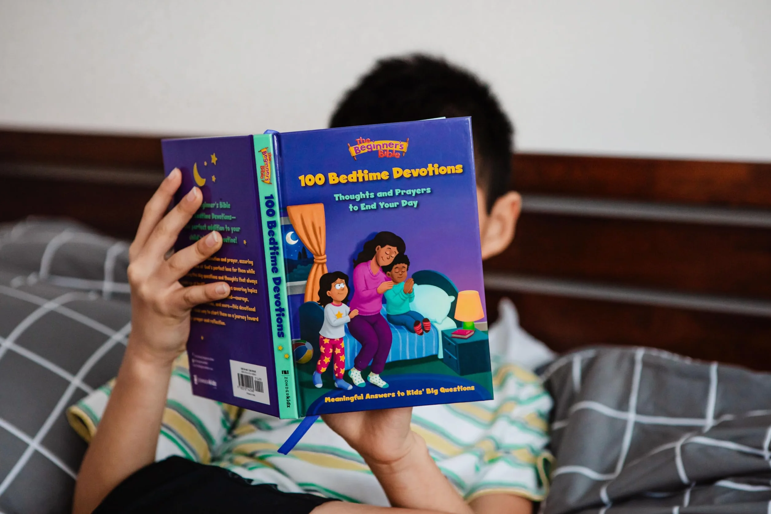 The Beginner's Bible 100 Bedtime Devotions: Thoughts and Prayers to End Your Day