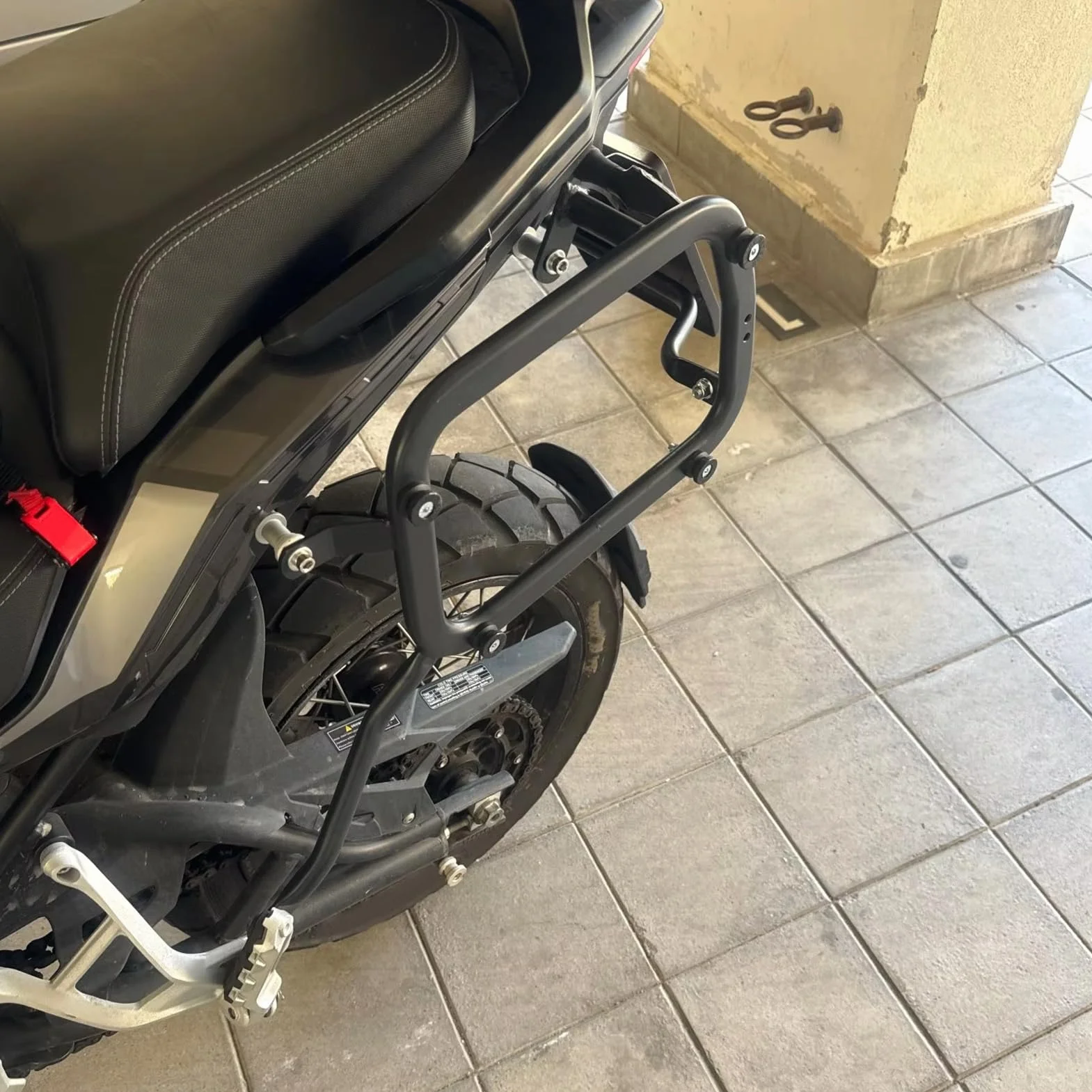 Bagażnik Boczny Motocykla do TRK 502x Metalowy Stojak Wspornik