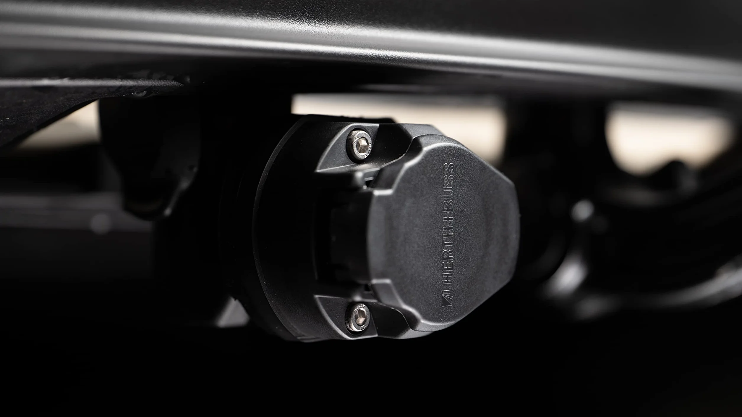 Adapter kątowy 90 stopni 13-biegunowy wodoszczelny do hak holowniczy Tesla Model 3