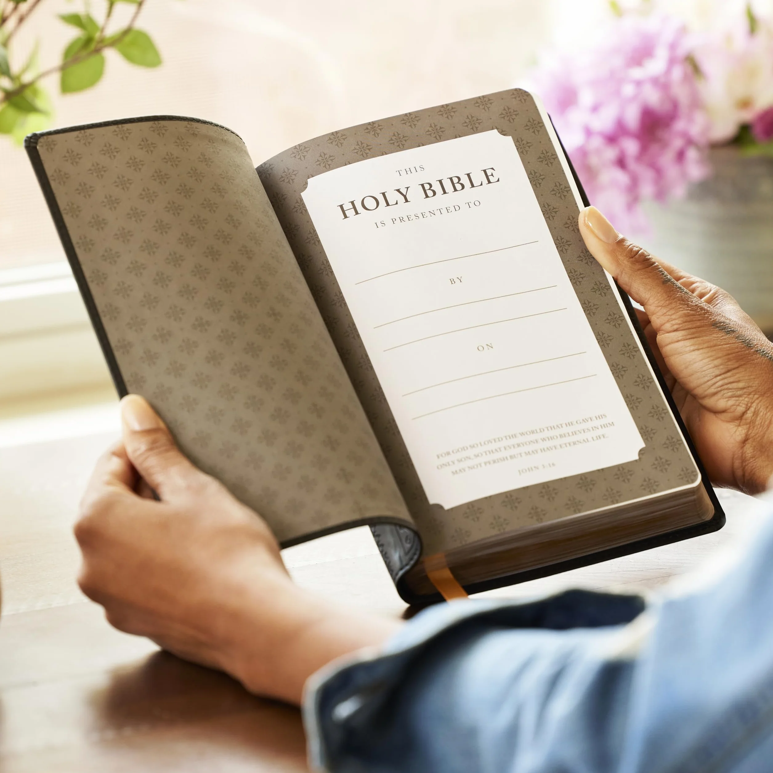 Nrsv, Catholic Bible, Gift Edition, Leathersoft, Black, Comfort Print: Holy Bible