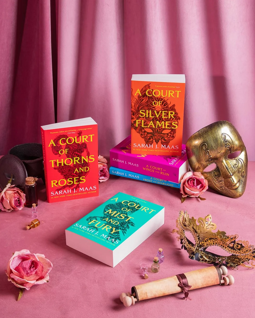 A Court of Thorns and Roses: Paperback Boxset: 1-5: The first five books of the hottest fantasy series and TikTok sensation