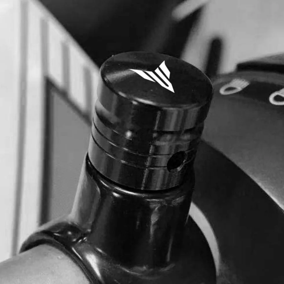 Para M10X1.25 czarne aluminium CNC śruby z otworem do lusterka do Yamaha MT07 FZ07 MT09 FZ09 MT10 MT25 MT125 XSR700 XSR900 NMAX 125 X-Max 300 400