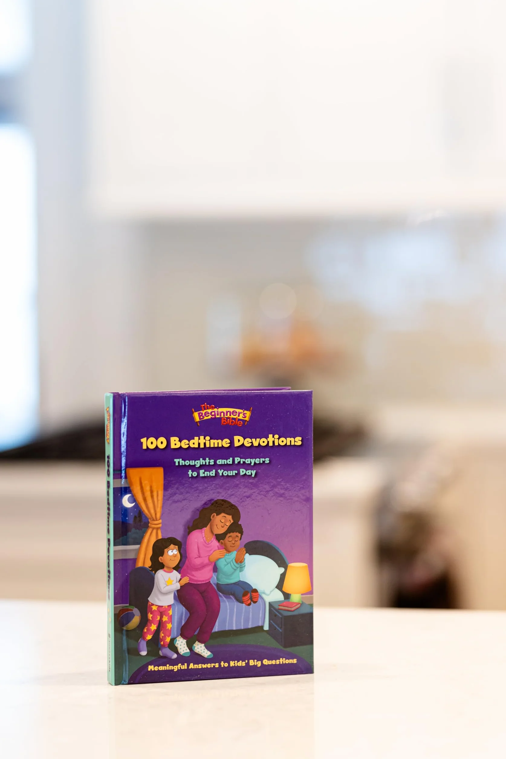 The Beginner's Bible 100 Bedtime Devotions: Thoughts and Prayers to End Your Day