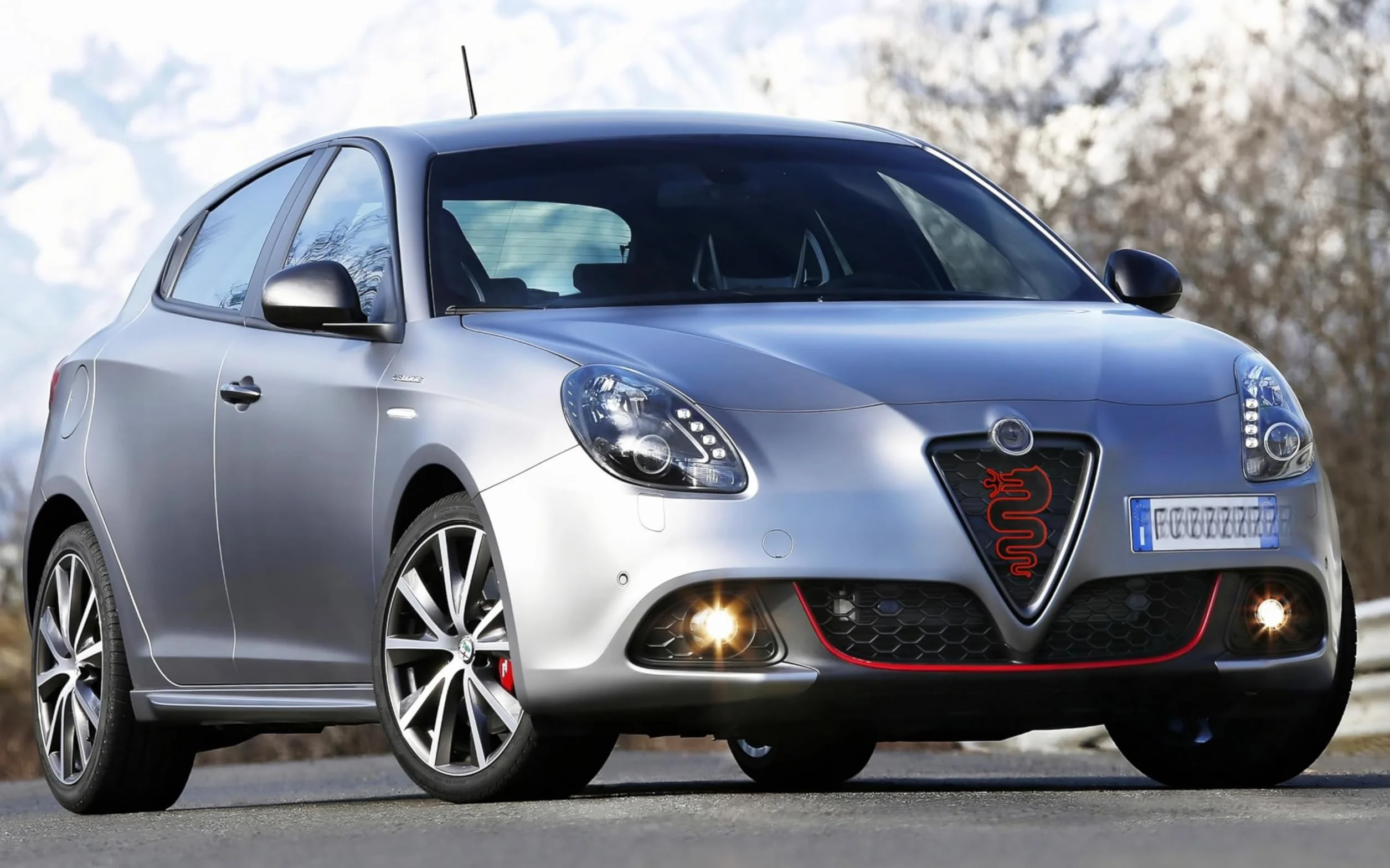 Akcesoria do grilla Alfa Romeo Giulietta Tuning Restyling 2016 (czarna)