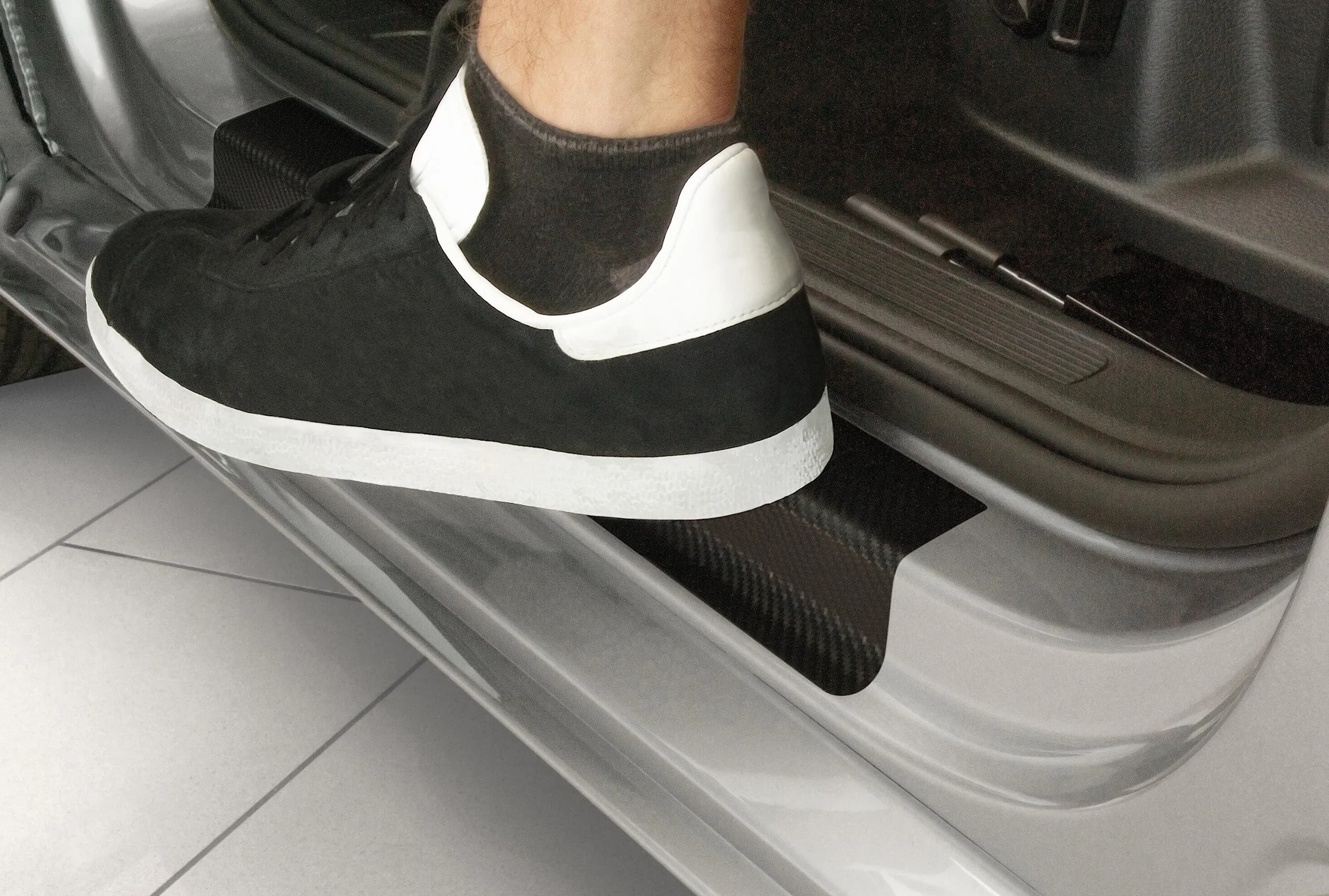 uProtect folia ochronna progów Seat Leon Sportstourer 4 IV KL I 2020-2026 czarny karbon