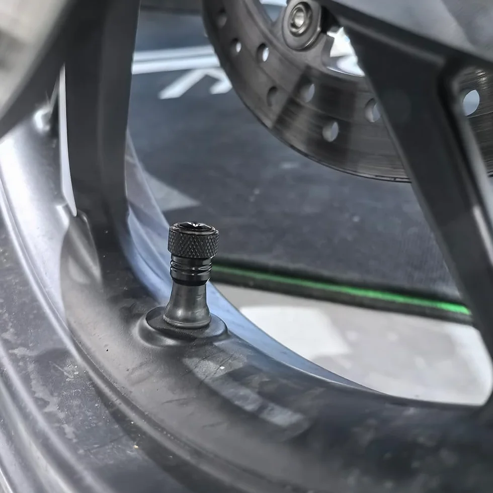 Motocykl 2 SZTUK CNC Koła Opona Zawór Czapki Pasuje do MT09 SP MT07 MT03 MT10 MT 09 07 03 10 MT-09 MT-07 MT-10 MT-03 MT125 MT25 FZ09 FZ07 T7 Zawór Zawory Zaworowe TRACER 9/GT