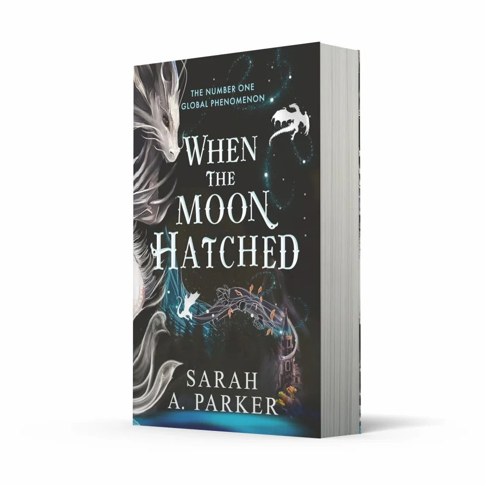 When the Moon Hatched: The #1 SUNDAY TIMES bestselling fantasy romance sensation: Book 1