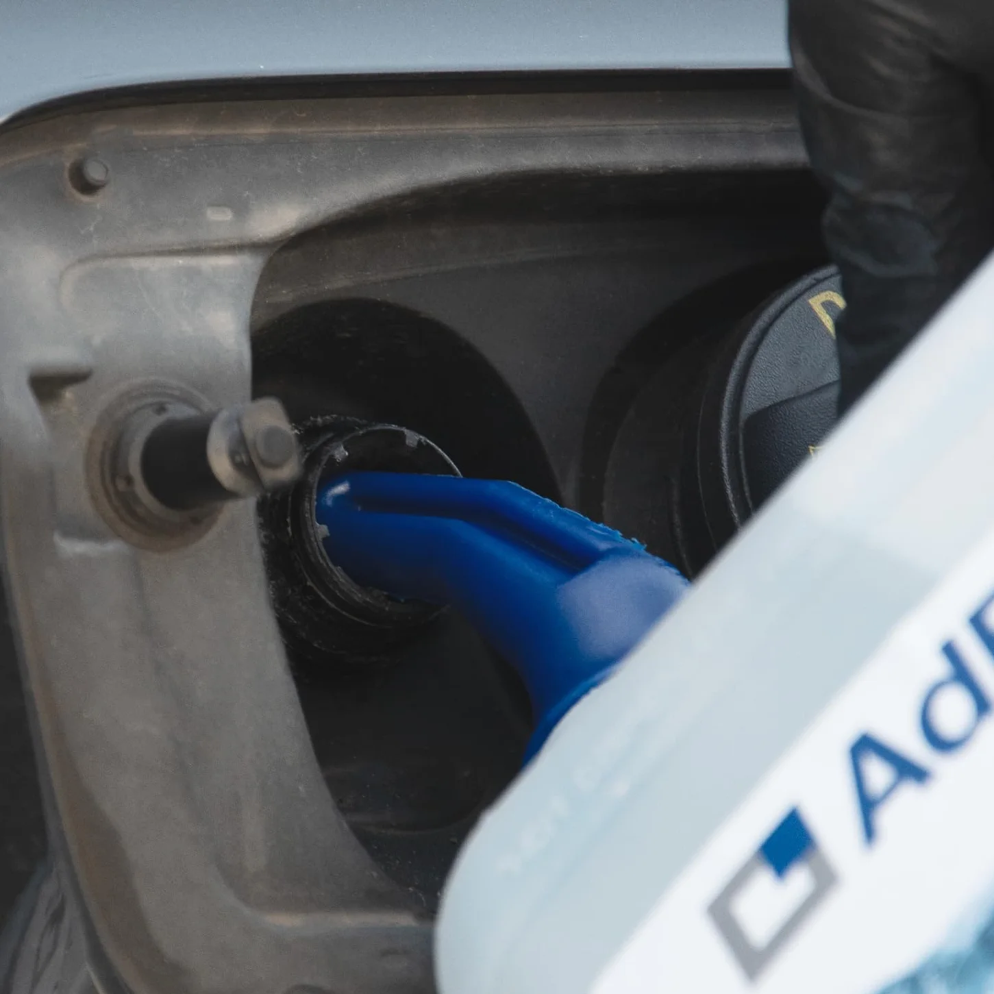 AdBlue Dodatek do Silnika Diesel 5 L Kanister z Lejkiem ISO 22241-1