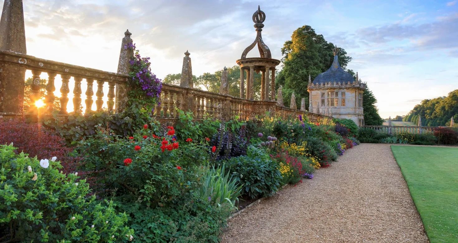 Gardens of the National Trust: An inspiring and illuminating guide to the hundreds of outstanding gardens in the National Trust’s care.