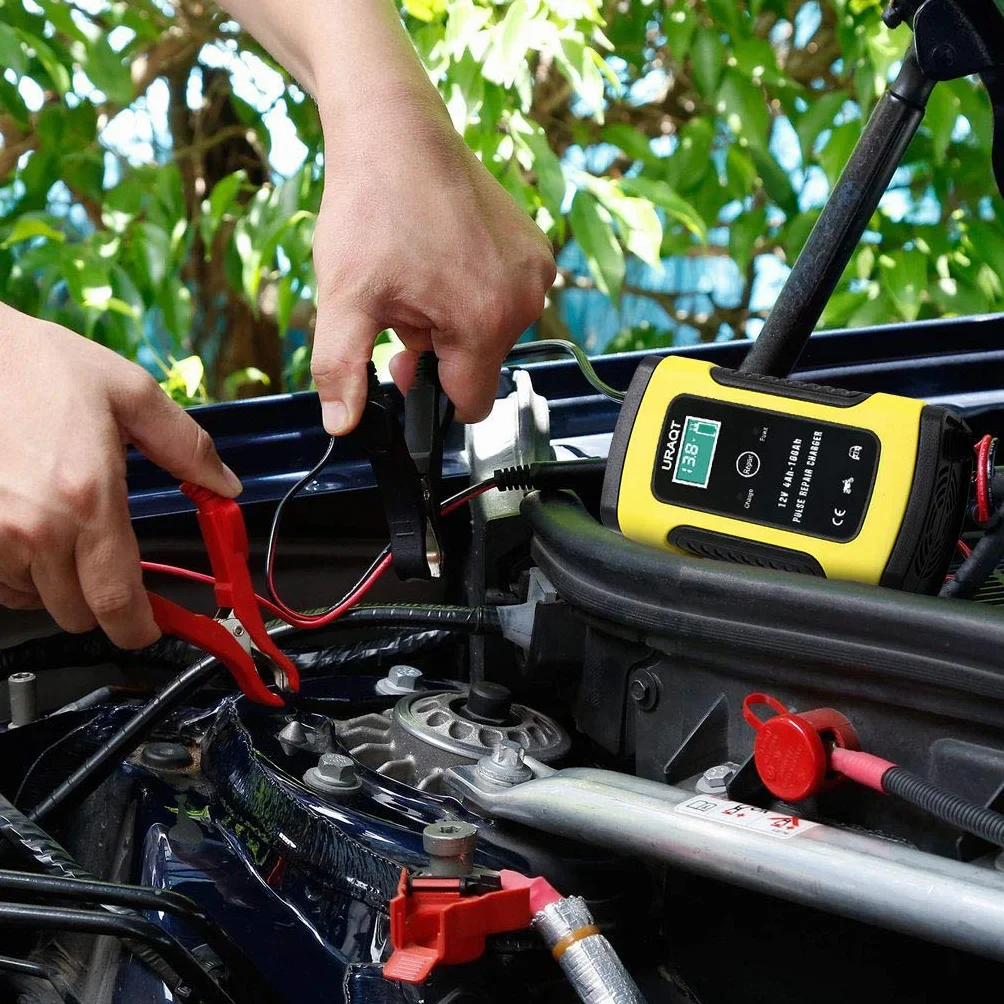 URAQT Ładowarka do akumulatora samochodowego, 6 A/12 V, w pełni automatyczna, inteligentna ładowarka podtrzymująca z wyświetlaczem LCD, odsiarczanie baterii z ochroną wielokrotną do samochodu, motocykla, łodzi (żółta)