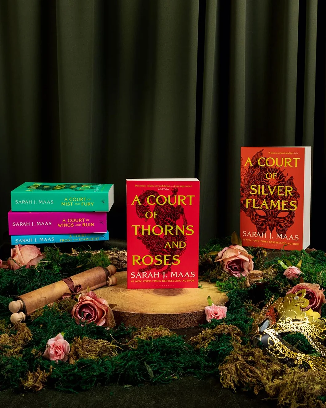 A Court of Thorns and Roses: Paperback Boxset: 1-5: The first five books of the hottest fantasy series and TikTok sensation