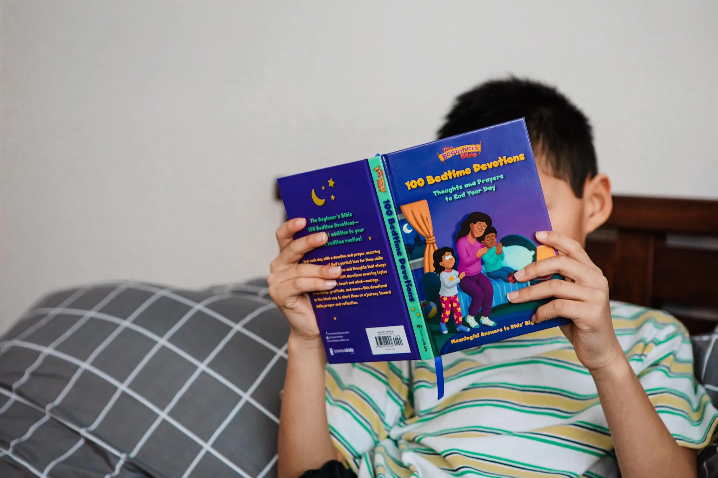The Beginner's Bible 100 Bedtime Devotions: Thoughts and Prayers to End Your Day