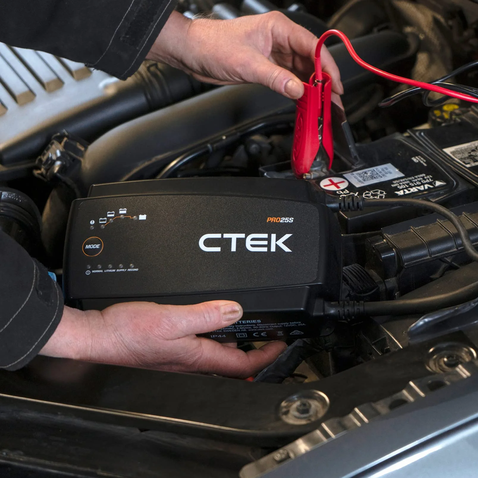 CTEK 40-194 Ładowarka do akumulatorów z adapterem wielobarwny