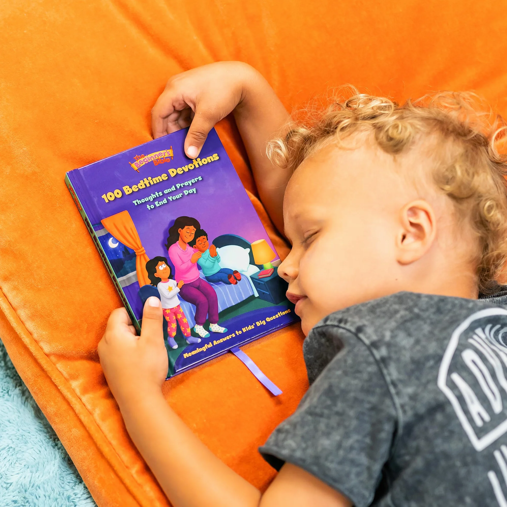 The Beginner's Bible 100 Bedtime Devotions: Thoughts and Prayers to End Your Day