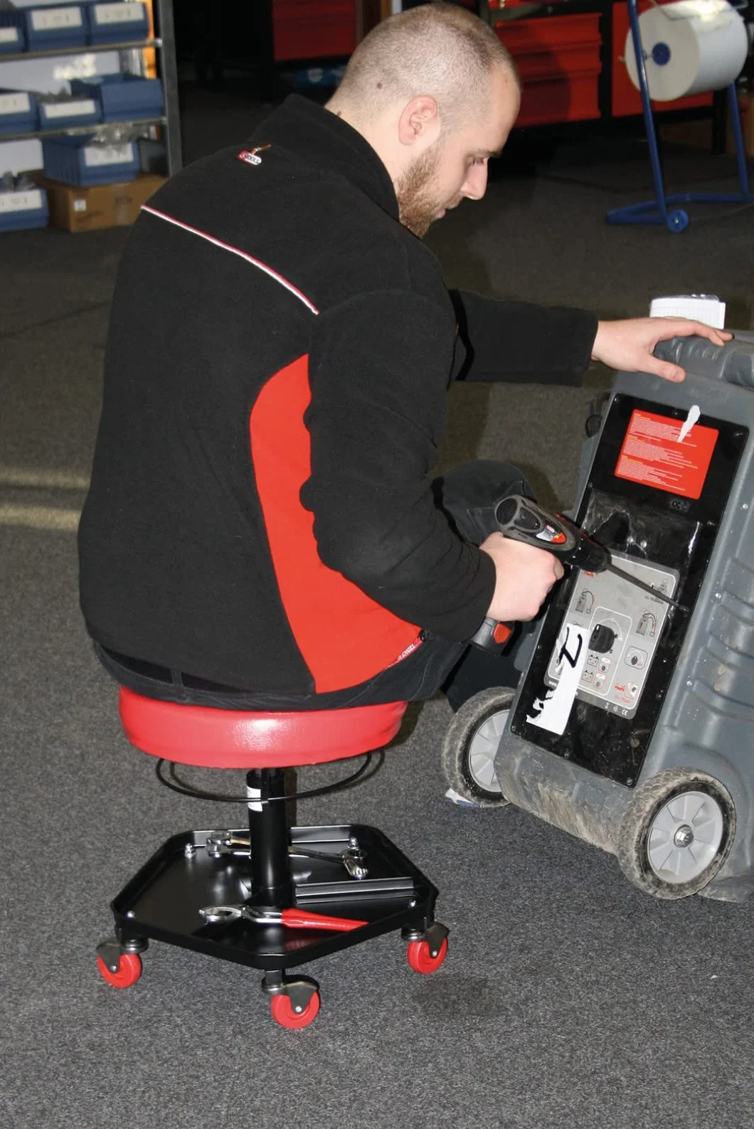 KS Tools 500.8030 Mobilny taboret z dużym zakresem regulacji